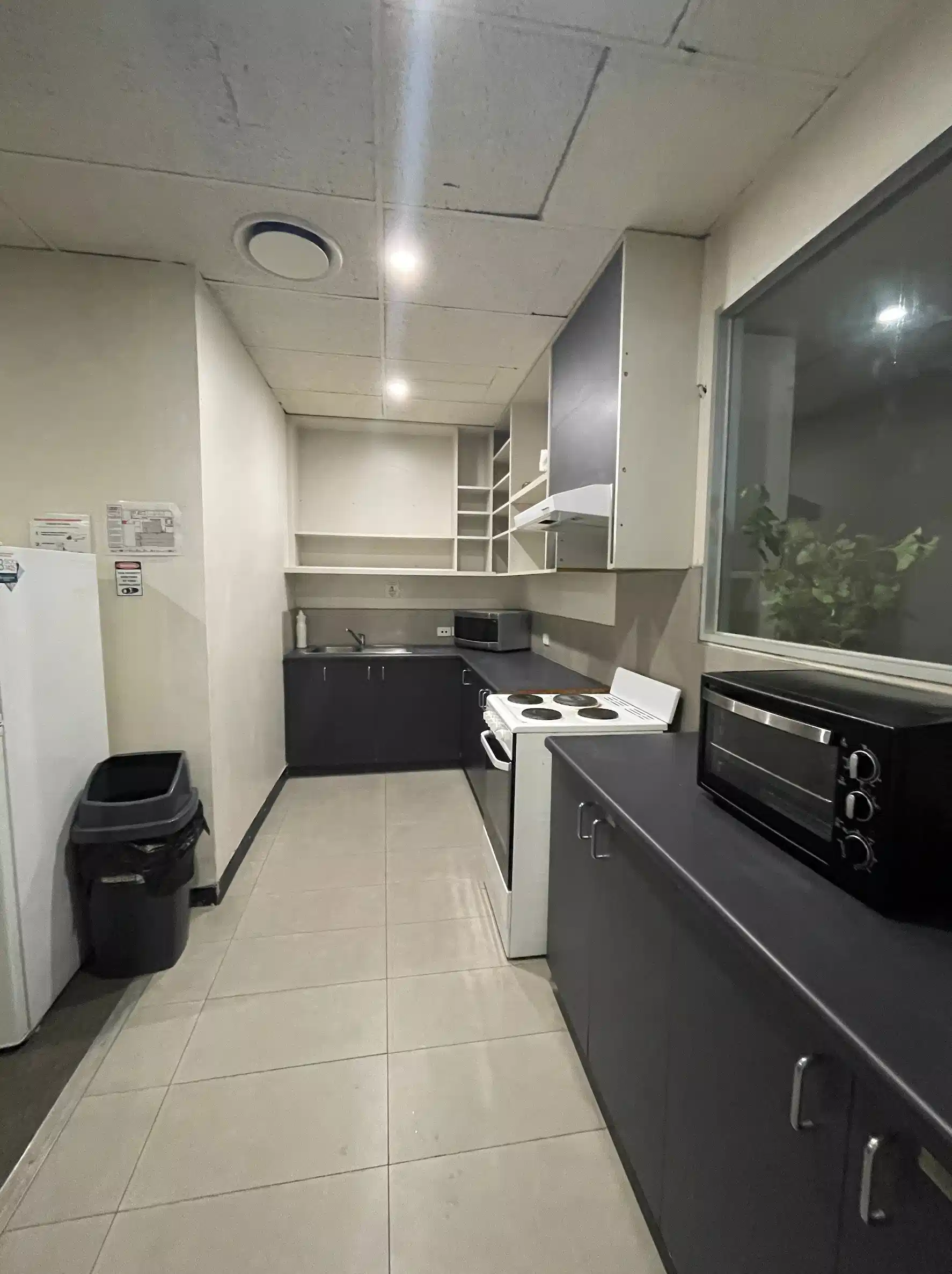Common Area?w=400&h=260&fit=crop&q=40&auto=format&trim=auto