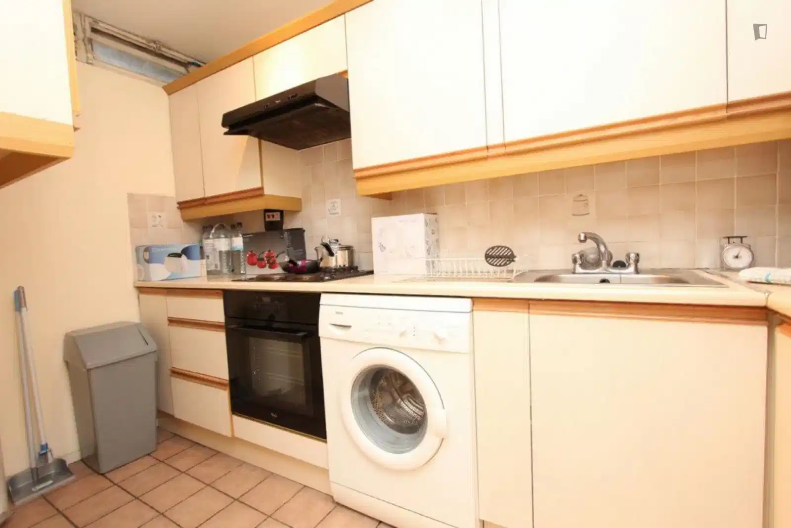 Room in a 3 Bedroom Apartment, Swiss Ter, London, NW6 4RR - London, England, United Kingdom - Bedroom 2 - Kitchen