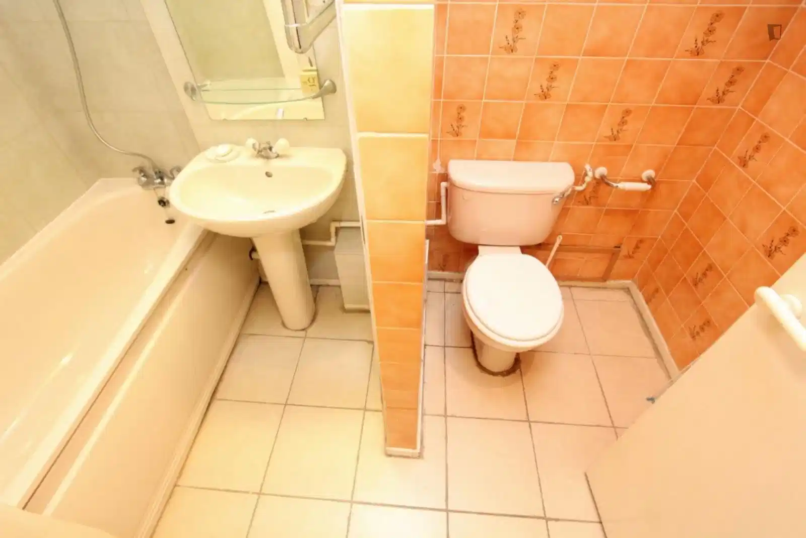 Room in a 3 Bedroom Apartment, Swiss Ter, London, NW6 4RR - London, England, United Kingdom - Bedroom 2 - Bathroom