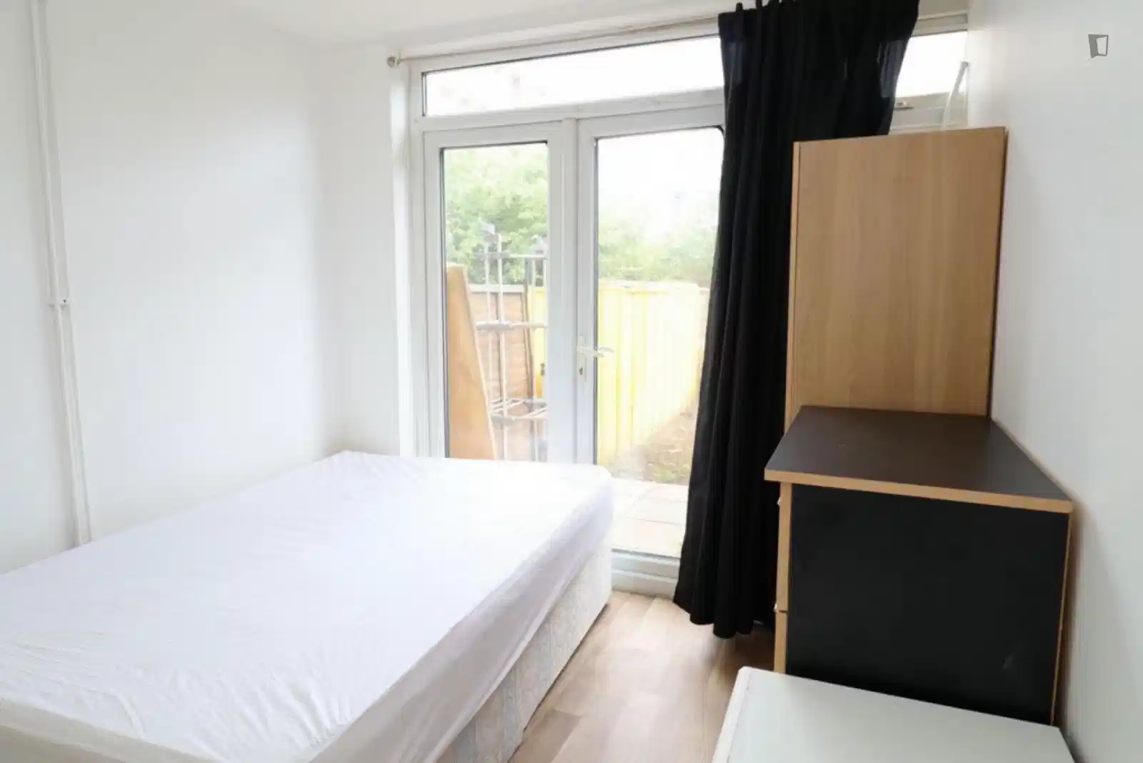 Bedroom 3 - Bathroom?w=400&h=260&fit=crop&q=40&auto=format&trim=auto