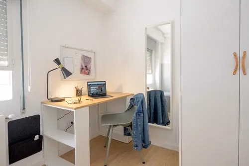 Common Area?w=400&h=260&fit=crop&q=40&auto=format&trim=auto