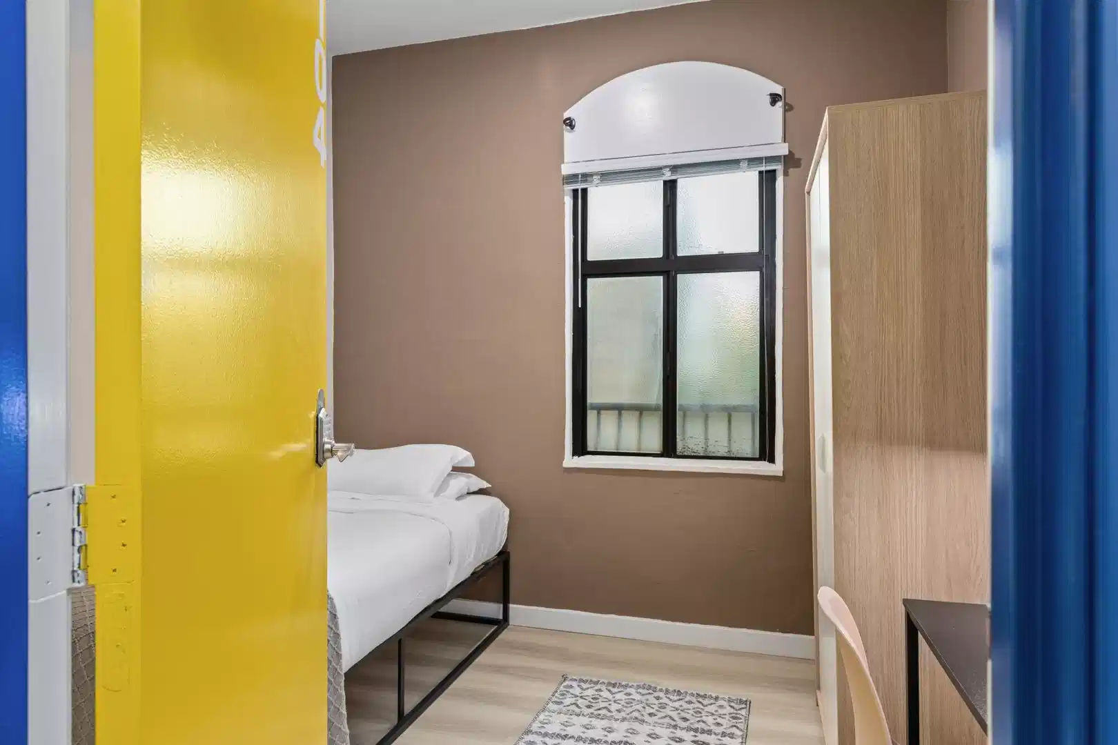 Common Area?w=400&h=260&fit=crop&q=40&auto=format&trim=auto