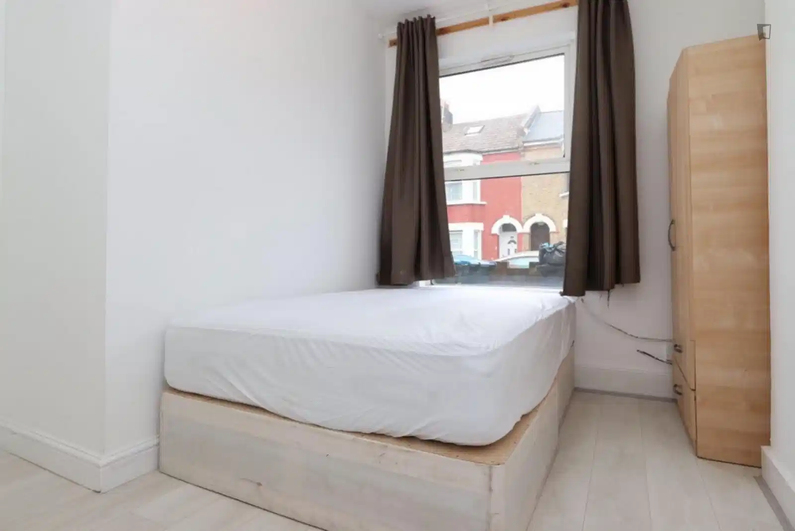 Bedroom 2 - Kitchen?w=400&h=260&fit=crop&q=40&auto=format&trim=auto