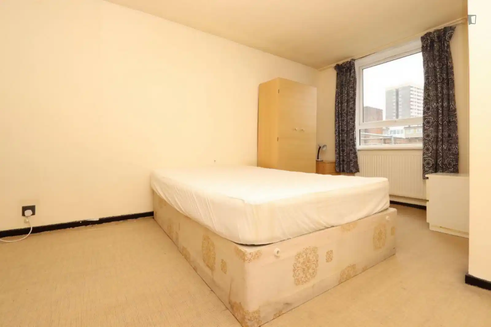 Bedroom 2 - Bathroom?w=400&h=260&fit=crop&q=40&auto=format&trim=auto