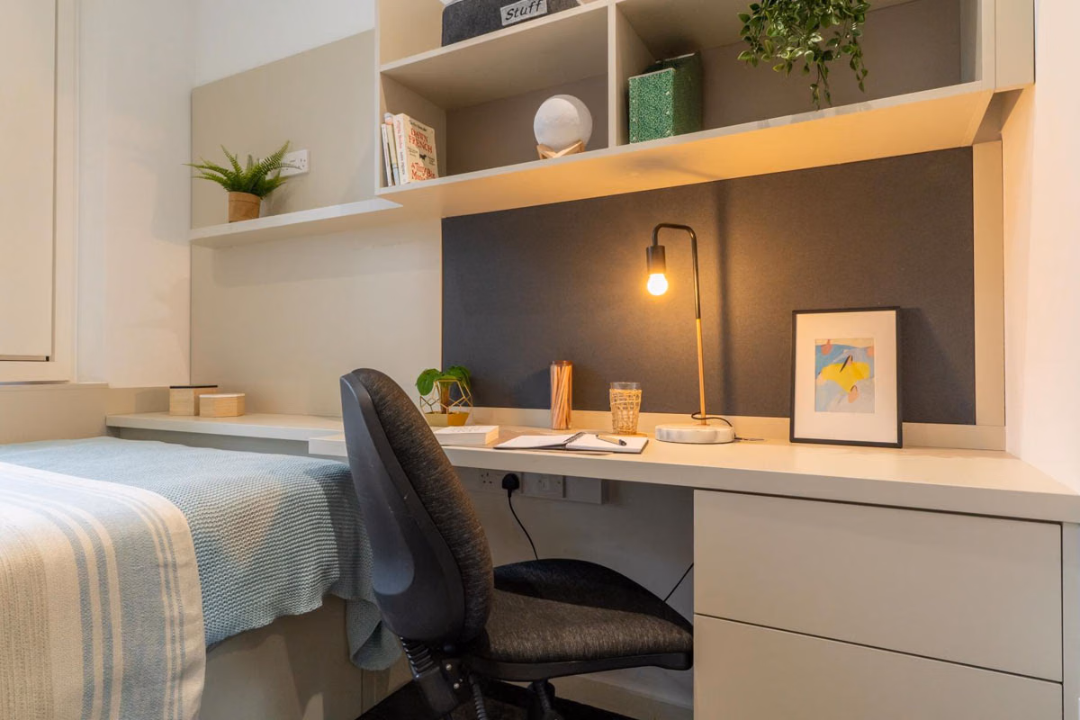 Amenities?w=400&h=260&fit=crop&q=40&auto=format&trim=auto