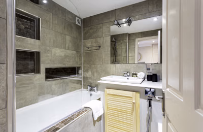 Amenities?w=400&h=260&fit=crop&q=40&auto=format&trim=auto