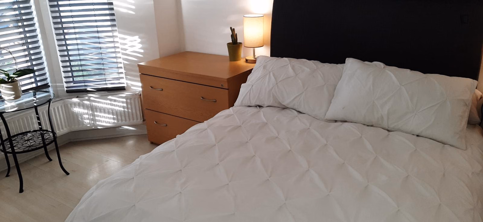 Exterior?w=400&h=260&fit=crop&q=40&auto=format&trim=auto