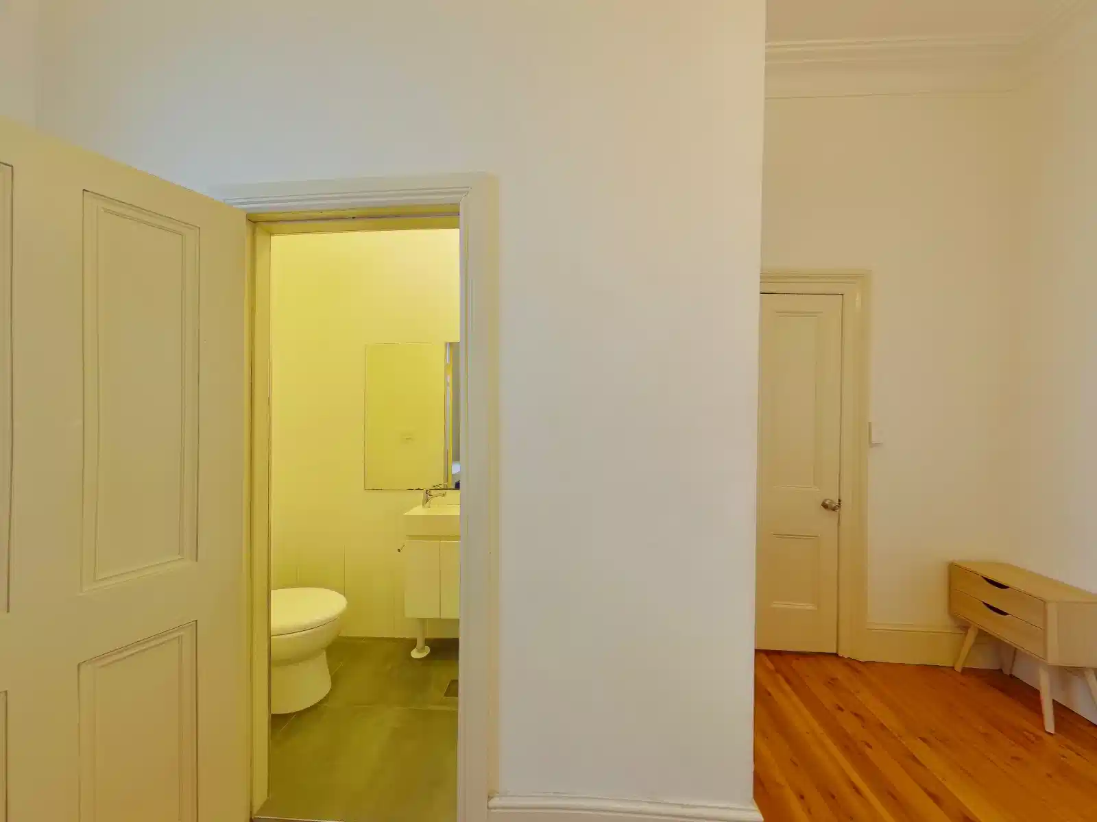 Exterior?w=400&h=260&fit=crop&q=40&auto=format&trim=auto