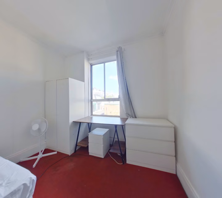 Common Area?w=400&h=260&fit=crop&q=40&auto=format&trim=auto