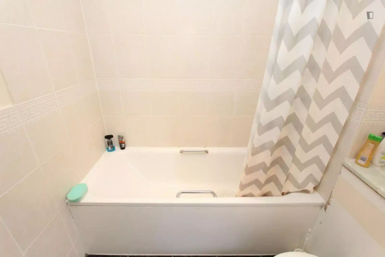 4 bedroom house, Sextant Avenue - London, England, United Kingdom - Bedroom 2 - Bathroom