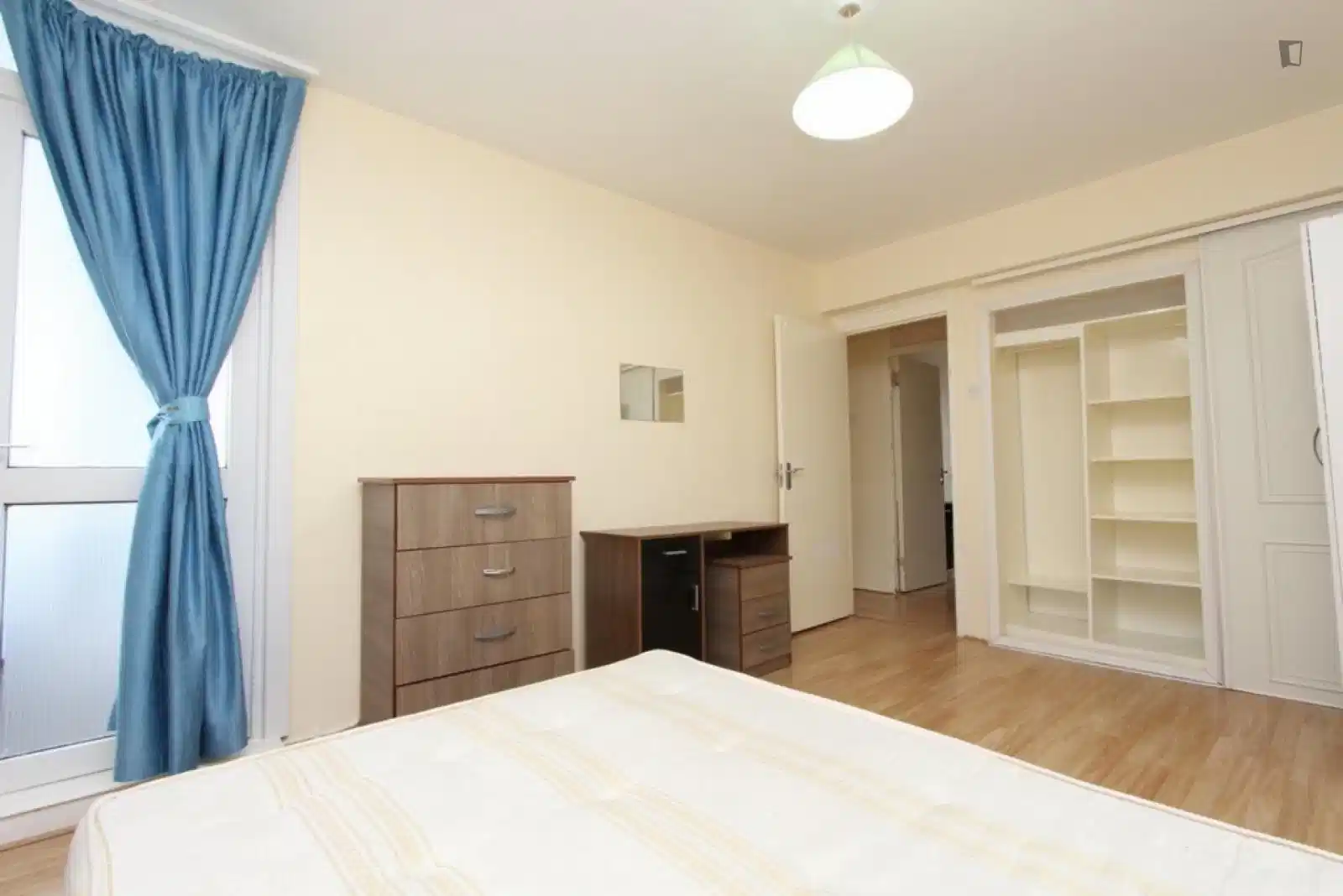 Bedroom 1  - Kitchen?w=400&h=260&fit=crop&q=40&auto=format&trim=auto