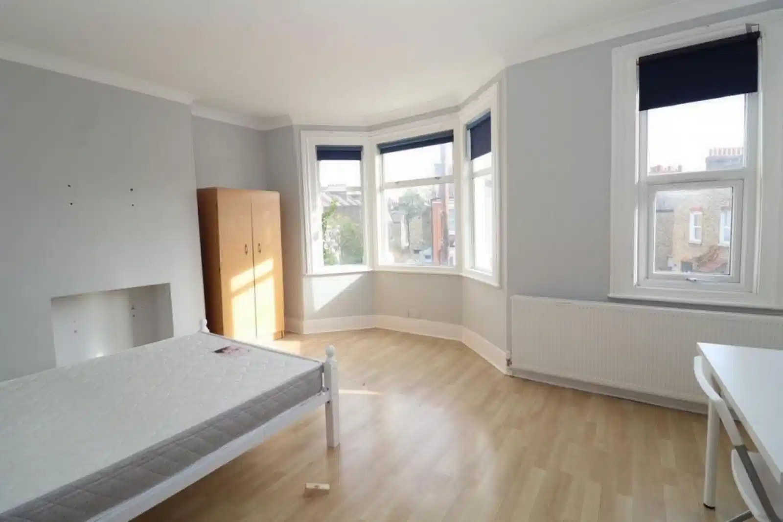 Bedroom 2 - Bathroom?w=400&h=260&fit=crop&q=40&auto=format&trim=auto