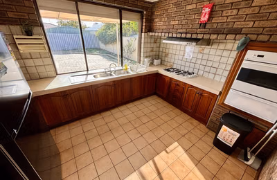 Bedroom 1 - Amenities?w=400&h=260&fit=crop&q=40&auto=format&trim=auto