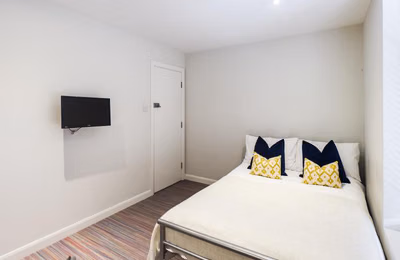 Bedroom 2 - Bathroom?w=400&h=260&fit=crop&q=40&auto=format&trim=auto