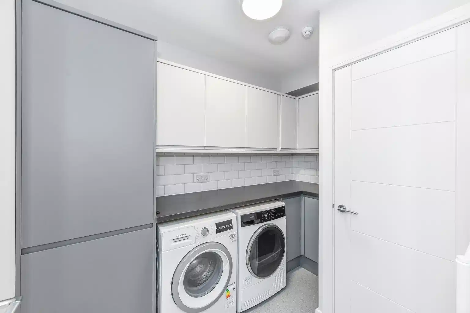 Exterior?w=400&h=260&fit=crop&q=40&auto=format&trim=auto