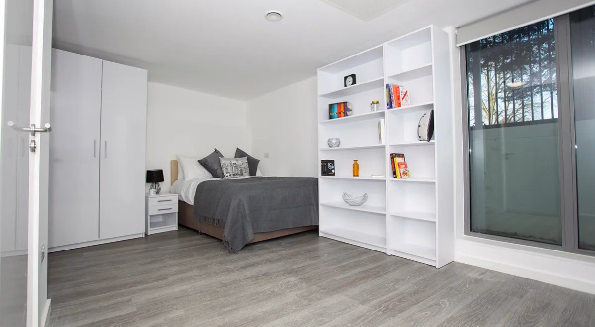 Amenities?w=400&h=260&fit=crop&q=40&auto=format&trim=auto