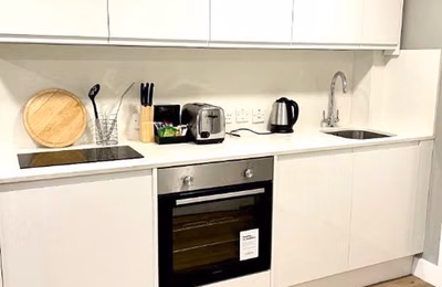 1 Bedroom - Common Area?w=400&h=260&fit=crop&q=40&auto=format&trim=auto