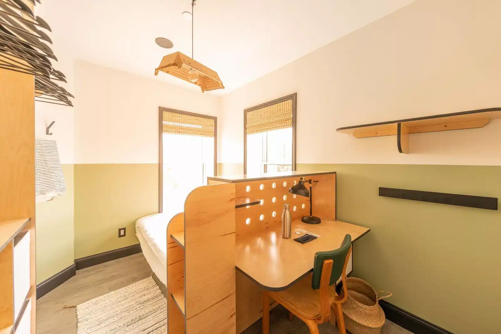 Amenities?w=400&h=260&fit=crop&q=40&auto=format&trim=auto