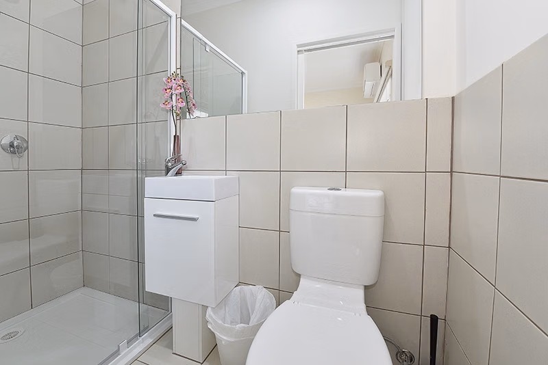 206 Drummond St Carlton, Melbourne - Melbourne, Victoria, Australia - Studio 8 - Bathroom