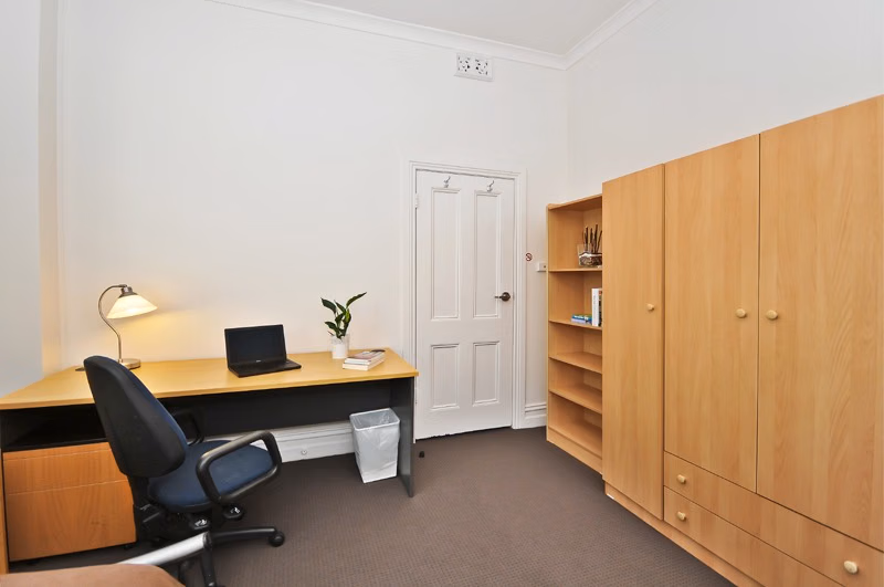 Room 12 (Ensuite) - Bedroom?w=400&h=260&fit=crop&q=40&auto=format&trim=auto