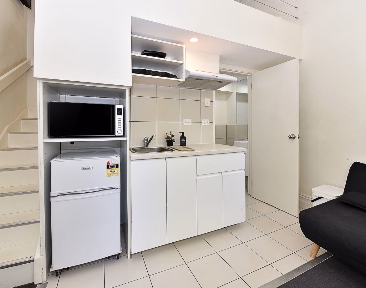 Studio 2 - Bedroom?w=400&h=260&fit=crop&q=40&auto=format&trim=auto