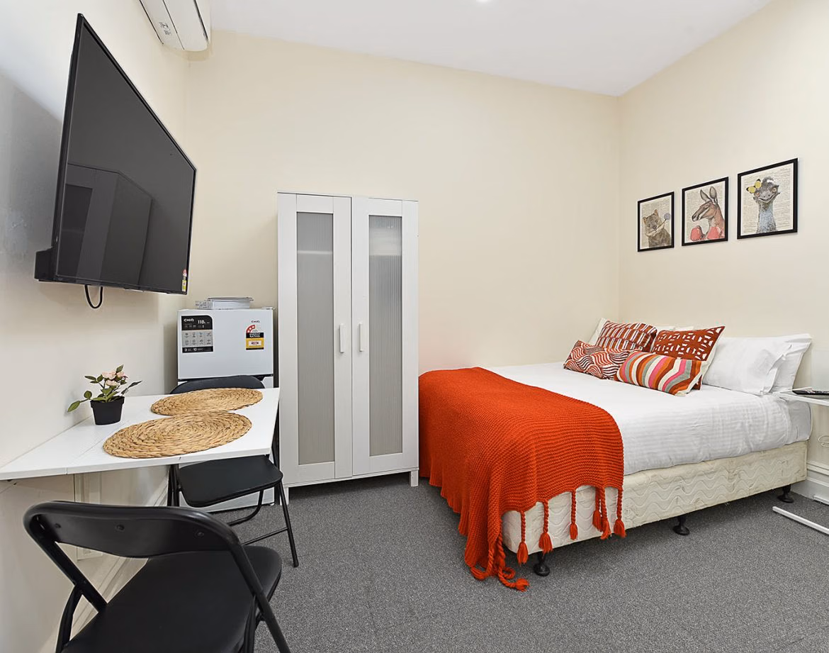 Studio 9 - Kitchen?w=400&h=260&fit=crop&q=40&auto=format&trim=auto