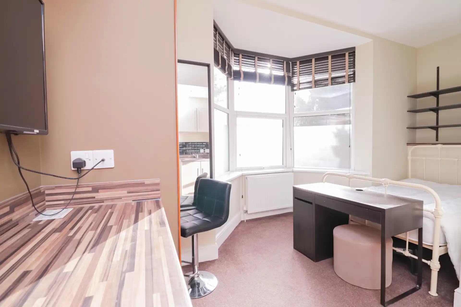 Room in a 7 Bedroom Apartment, 19 The Avenue, Lincoln LN1 1PD - Lincoln, England, United Kingdom - Bedroom 1 - Bedroom