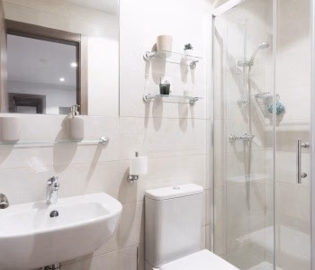 Amenities?w=400&h=260&fit=crop&q=40&auto=format&trim=auto