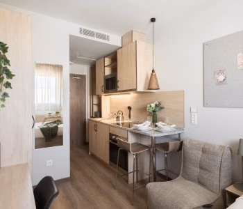 Common Area?w=400&h=260&fit=crop&q=40&auto=format&trim=auto