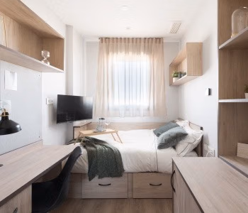 Common Area?w=400&h=260&fit=crop&q=40&auto=format&trim=auto