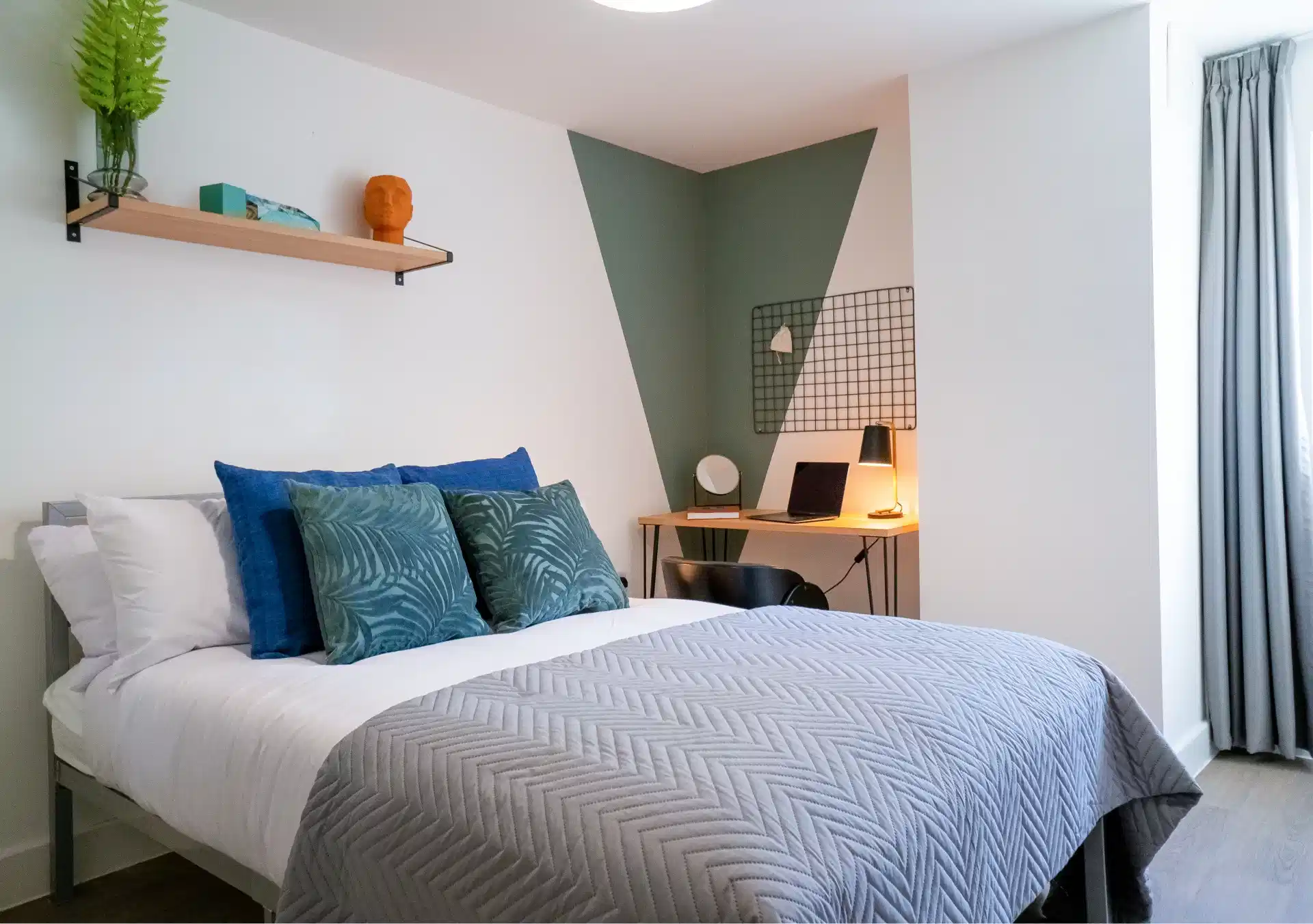 7 Bedroom House - Bedroom?w=400&h=260&fit=crop&q=40&auto=format&trim=auto