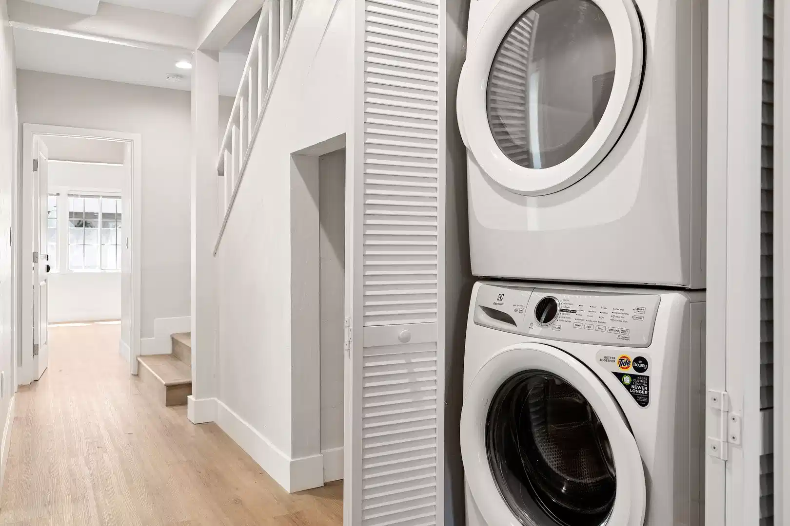 Bathroom?w=400&h=260&fit=crop&q=40&auto=format&trim=auto