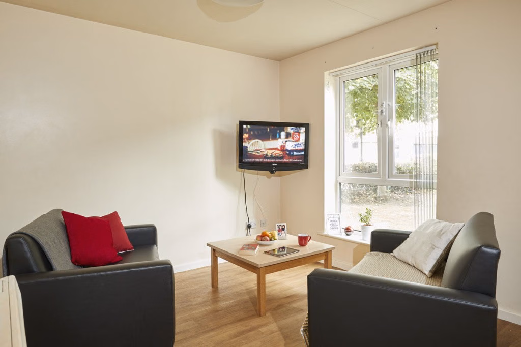 Floor Plan?w=400&h=260&fit=crop&q=40&auto=format&trim=auto