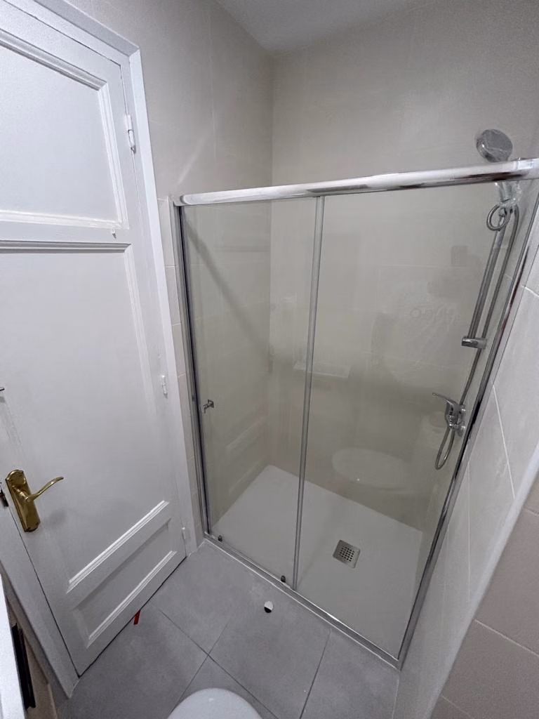 Les Jonqueres 3, Barcelona - Barcelona, Spain - Bathroom