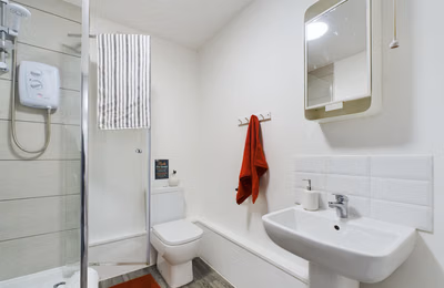 Room in a 6 Bedroom Apartment, 2, Flat 1 Clint Road West, Liverpool L7 5DB - Liverpool, England, United Kingdom - Bathroom