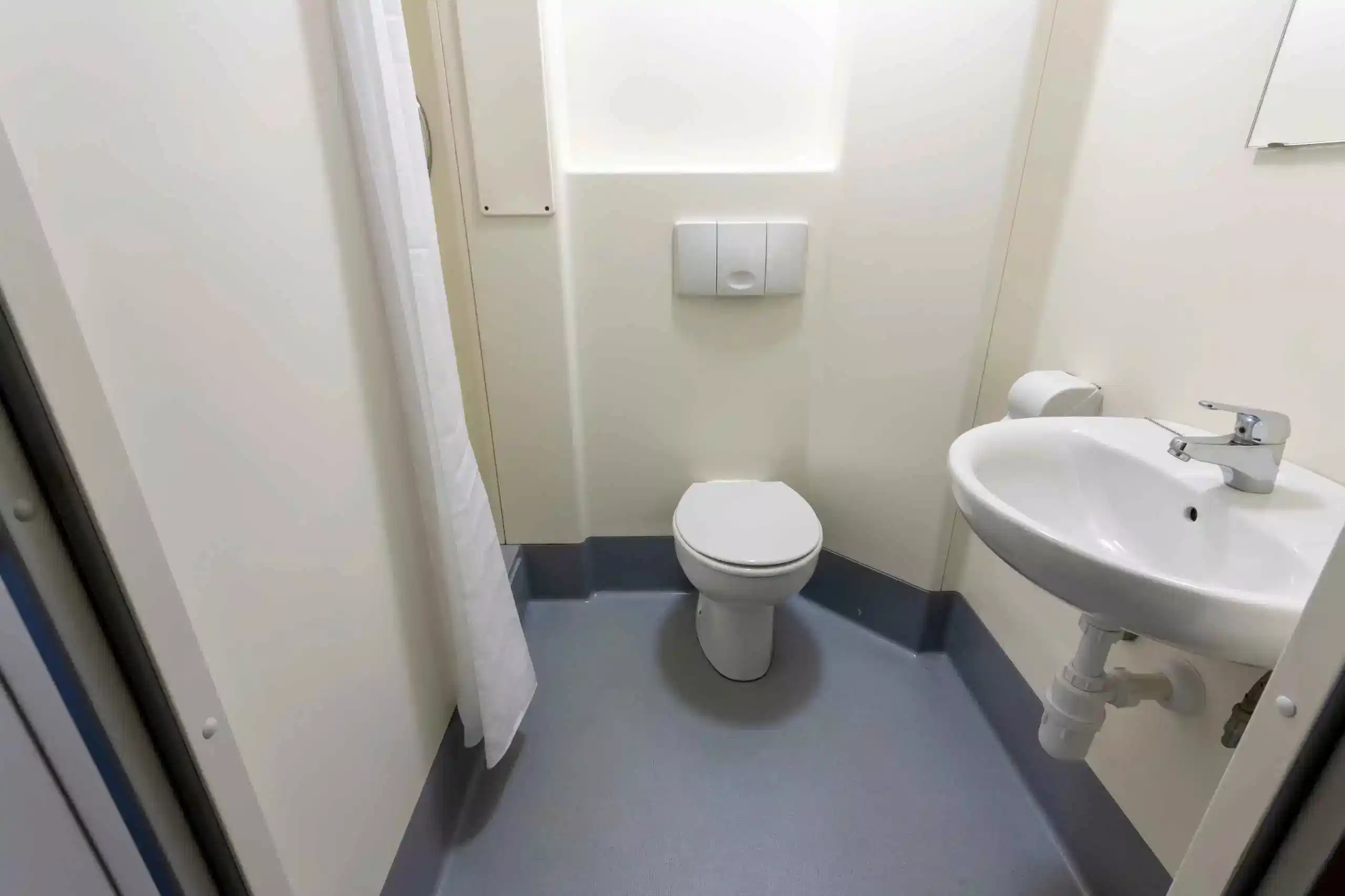 Common Area?w=400&h=260&fit=crop&q=40&auto=format&trim=auto