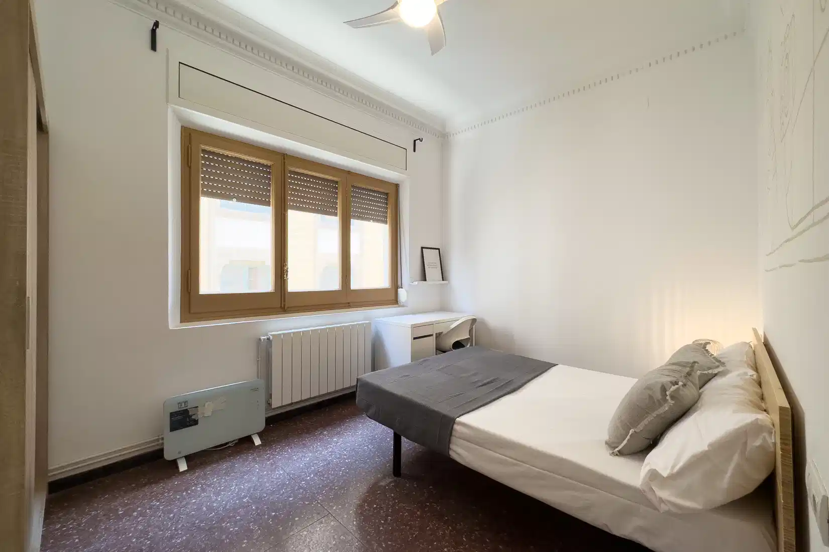 Bathroom?w=400&h=260&fit=crop&q=40&auto=format&trim=auto