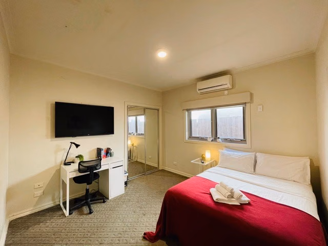 Common Area?w=400&h=260&fit=crop&q=40&auto=format&trim=auto
