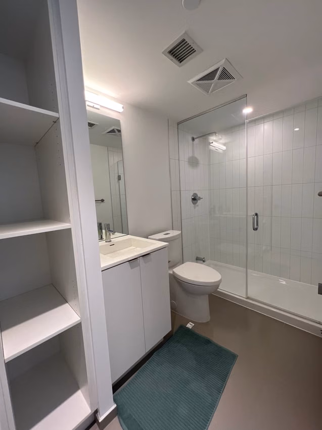 Exterior?w=400&h=260&fit=crop&q=40&auto=format&trim=auto