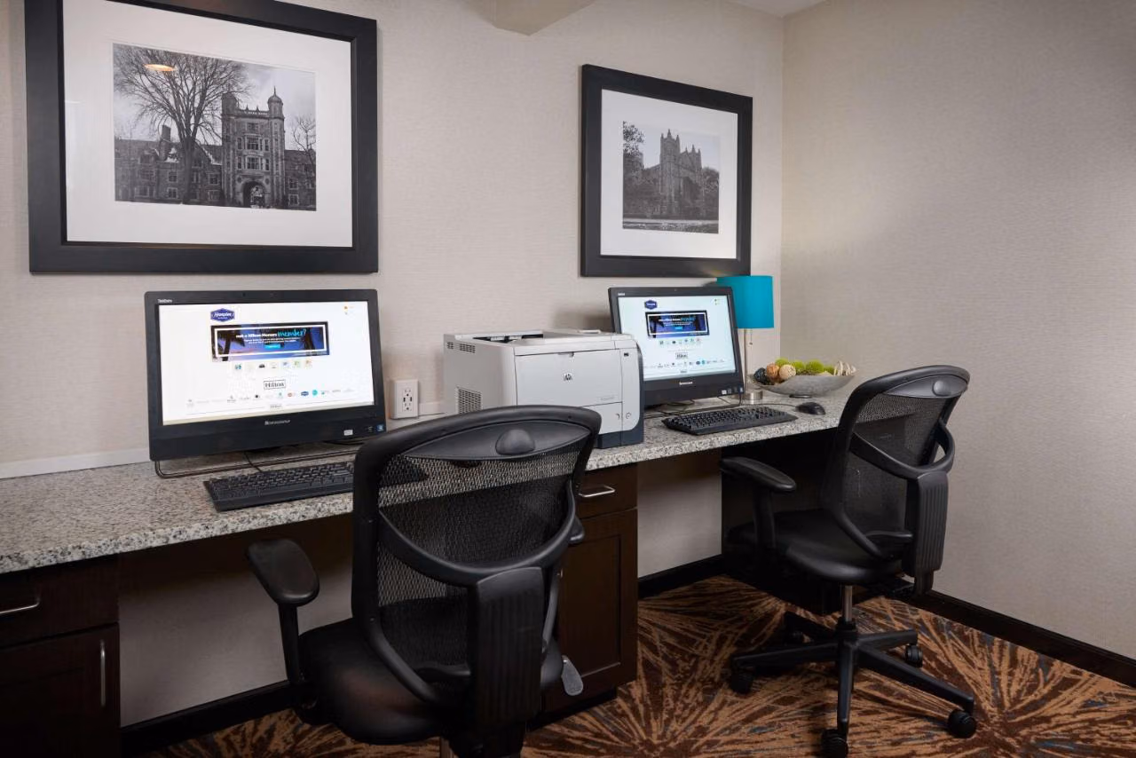 Amenities?w=400&h=260&fit=crop&q=40&auto=format&trim=auto