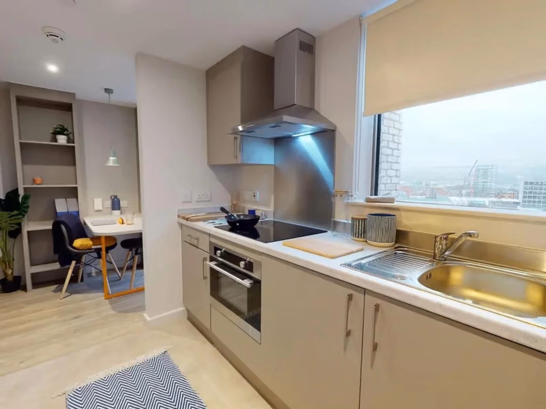 Exterior?w=400&h=260&fit=crop&q=40&auto=format&trim=auto