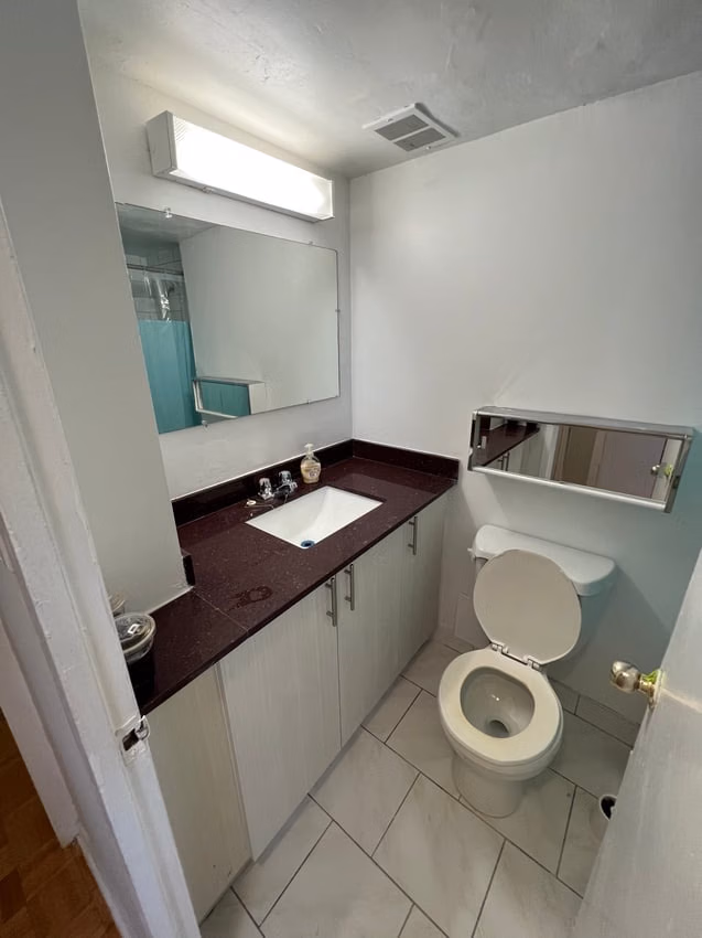 Deluxe Room - Bedroom?w=400&h=260&fit=crop&q=40&auto=format&trim=auto