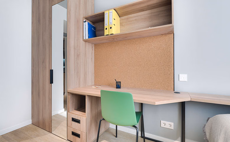 Exterior?w=400&h=260&fit=crop&q=40&auto=format&trim=auto