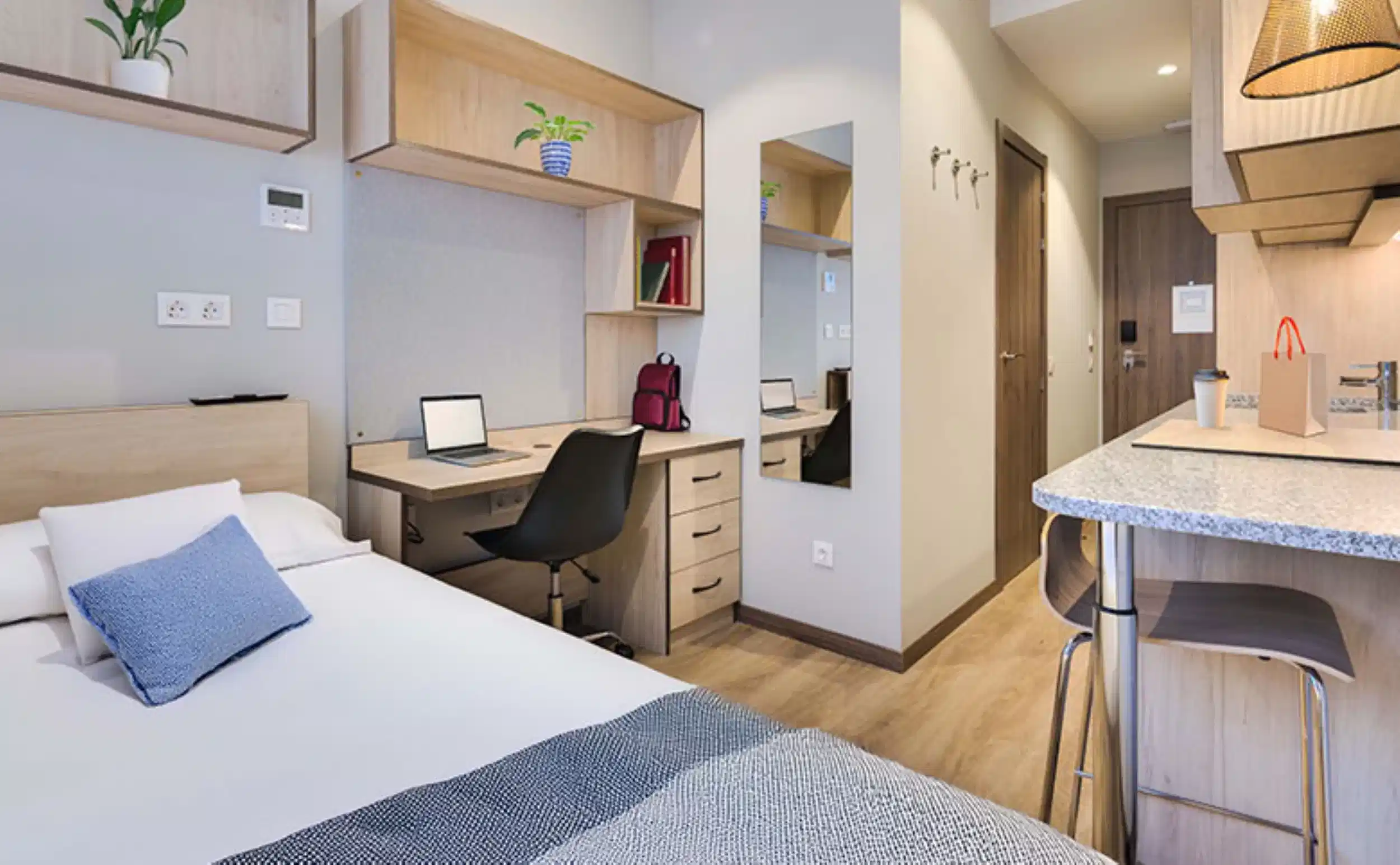 Amenities?w=400&h=260&fit=crop&q=40&auto=format&trim=auto