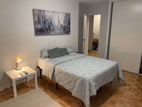 Bedroom?w=400&h=260&fit=crop&q=40&auto=format&trim=auto