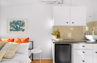 Kitchen?w=400&h=260&fit=crop&q=40&auto=format&trim=auto
