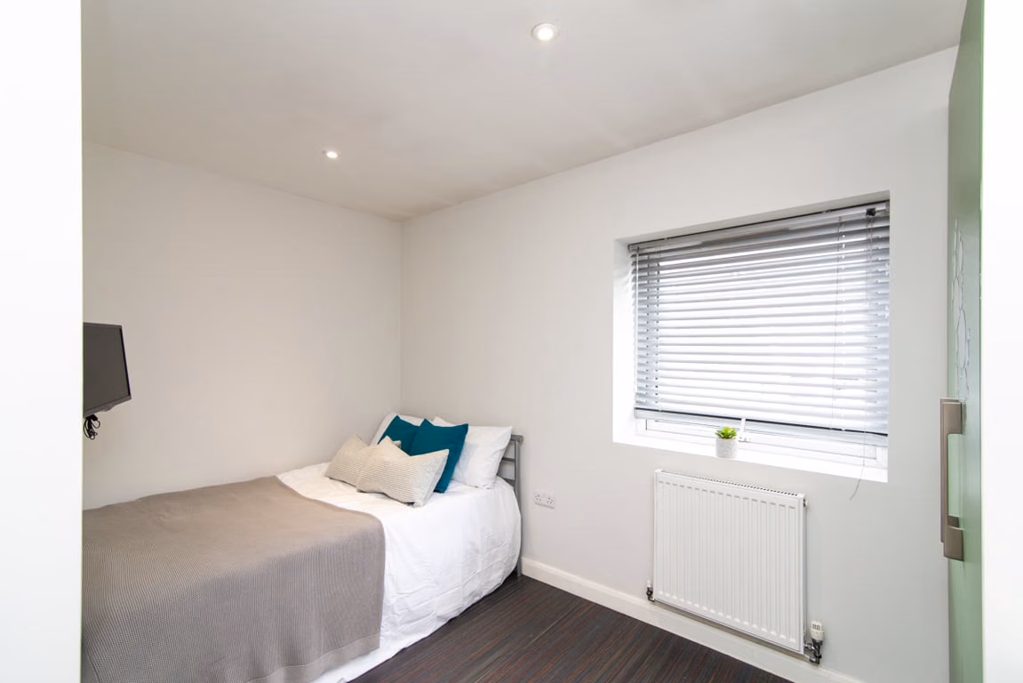 Room in a 5 Bedroom Apartment, 7 Queen Anne Street, Stoke-on-Trent ST4 2EQ - Stoke-on-Trent, England, United Kingdom - Bedroom 1 - Bedroom