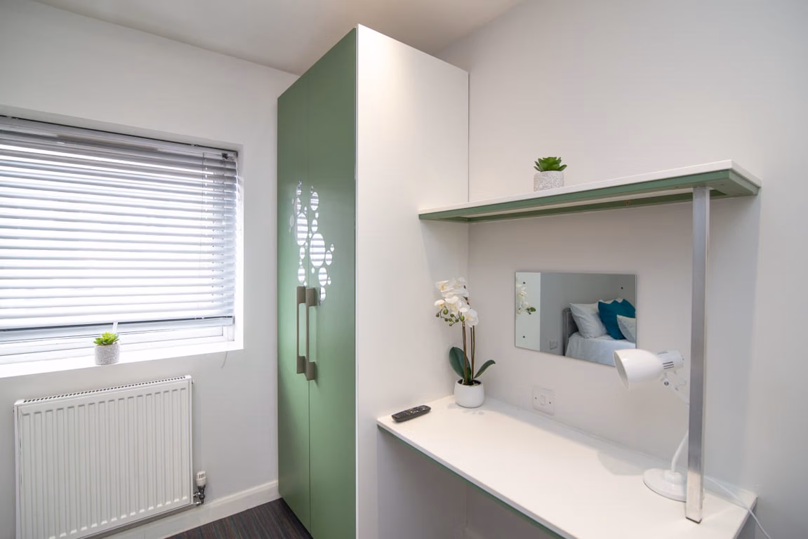 Bedroom 1 - Bedroom?w=400&h=260&fit=crop&q=40&auto=format&trim=auto