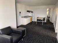 Exterior?w=400&h=260&fit=crop&q=40&auto=format&trim=auto