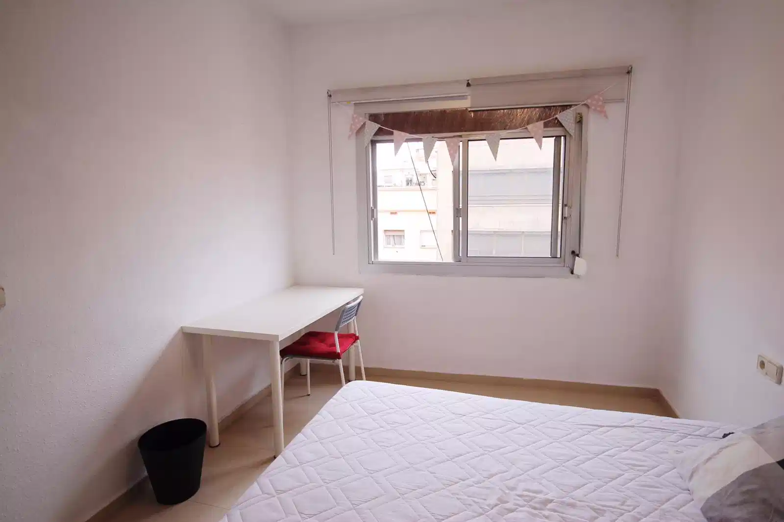 Common Area?w=400&h=260&fit=crop&q=40&auto=format&trim=auto